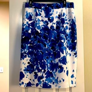 Beautiful blue and white pencil skirt. Size 10